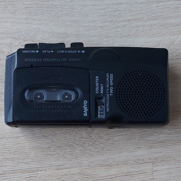 Sanyo Microcassette Recorder - Picture 1 of 11